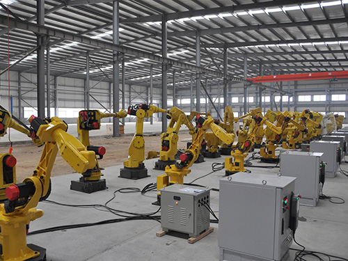 What are the salient features of industrial robots?