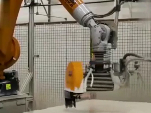 Robot building materials cutting workstation